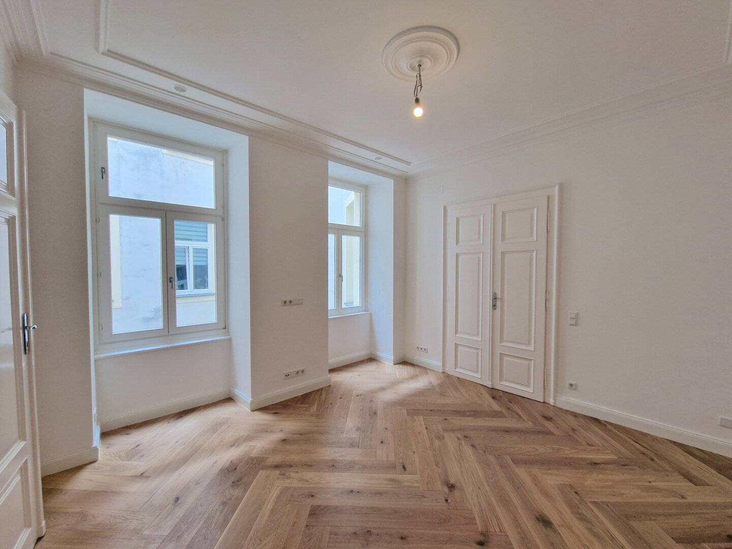 Charmante Altbauwohnung mit Parkett in bester Innenstadtlage