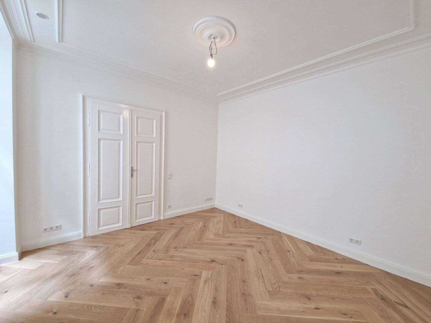 Charmante Altbauwohnung mit Parkett in bester Innenstadtlage
