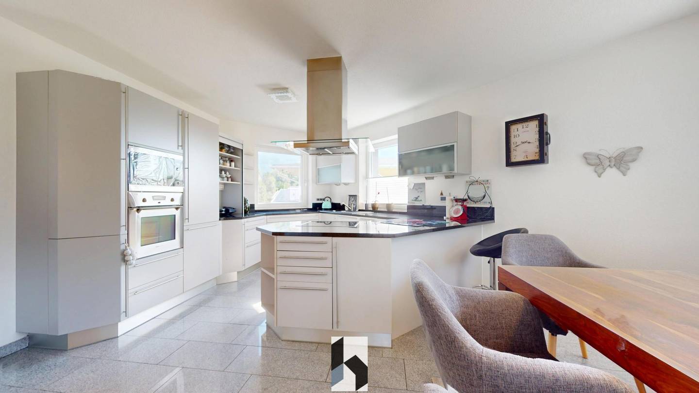 Family Home with Garden and Double Garage