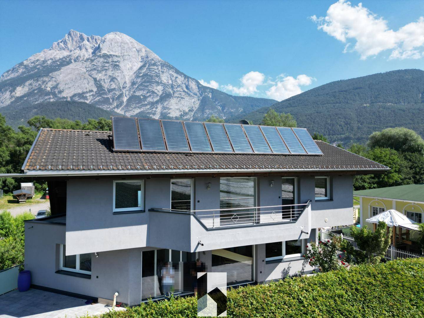 Family Home with Garden and Double Garage