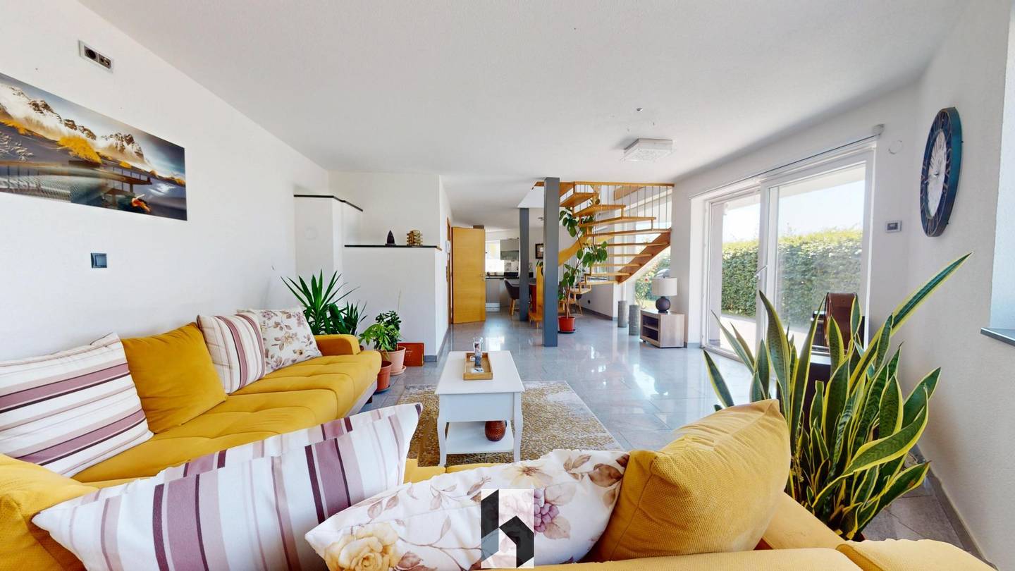 Family Home with Garden and Double Garage