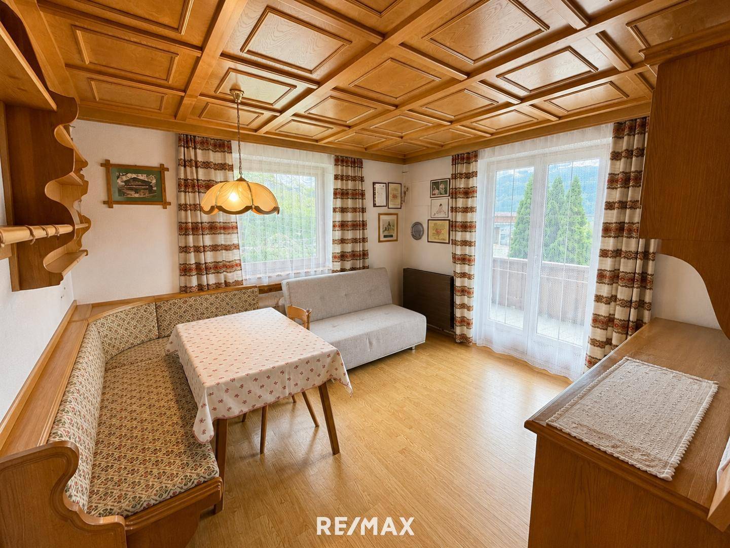 Einfamilienhaus mit Balkonen und Terrasse in sonniger Lage