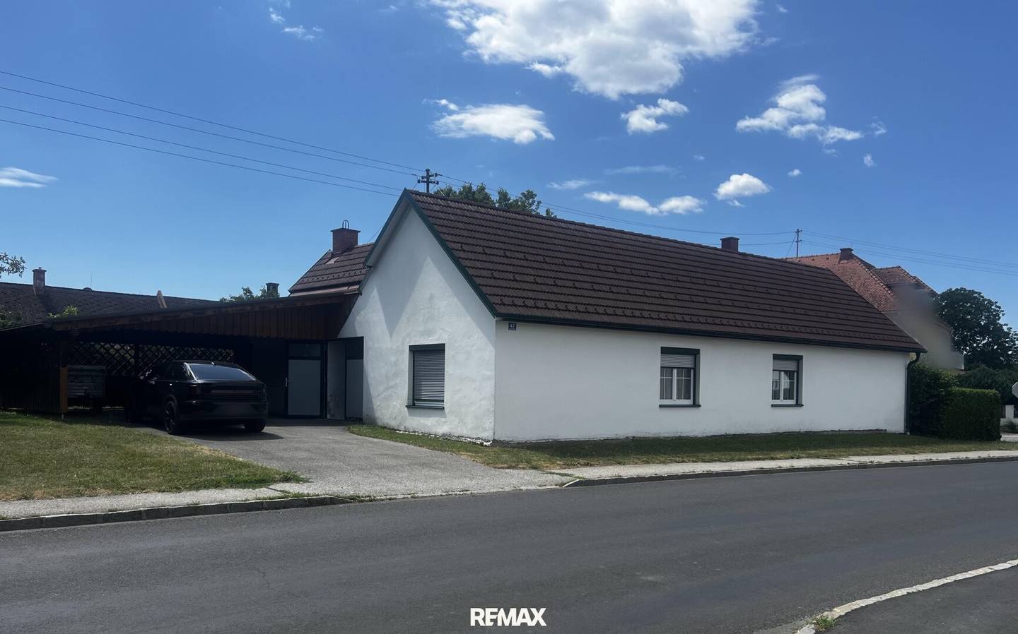 Gepflegtes Einfamilienhaus mit Garten und Carport