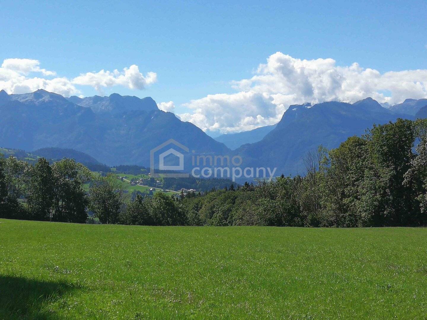Unique landscape gem at 1010 m elevation with dreamlike mountain and distant view I 12 ha I Salzburg Süd