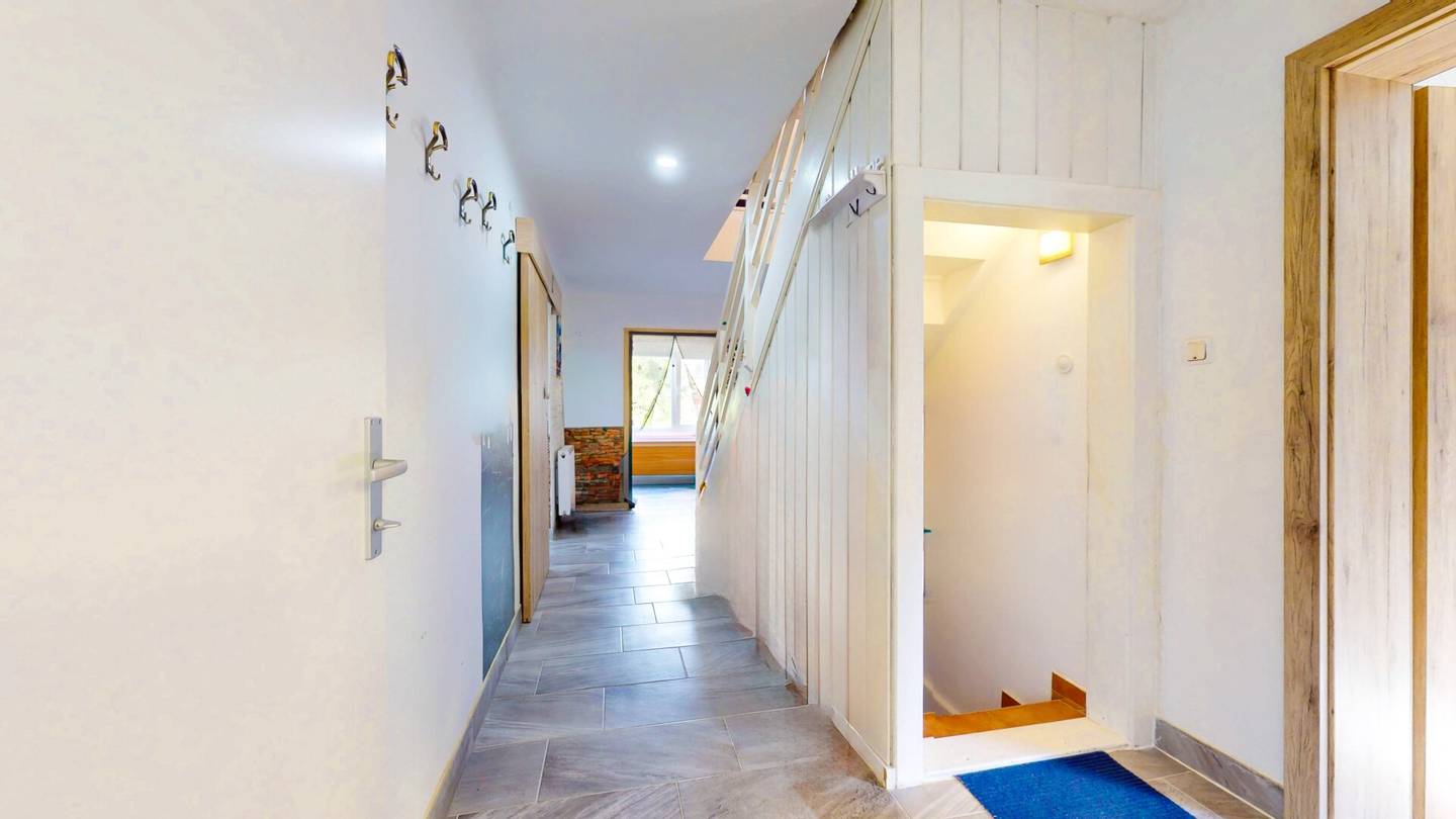 Modern saniertes Einfamilienhaus mit Garage und großem Grundstück