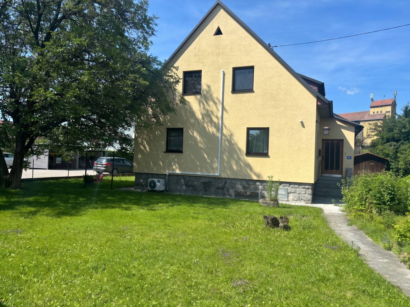 Solid single-family house with spacious garden