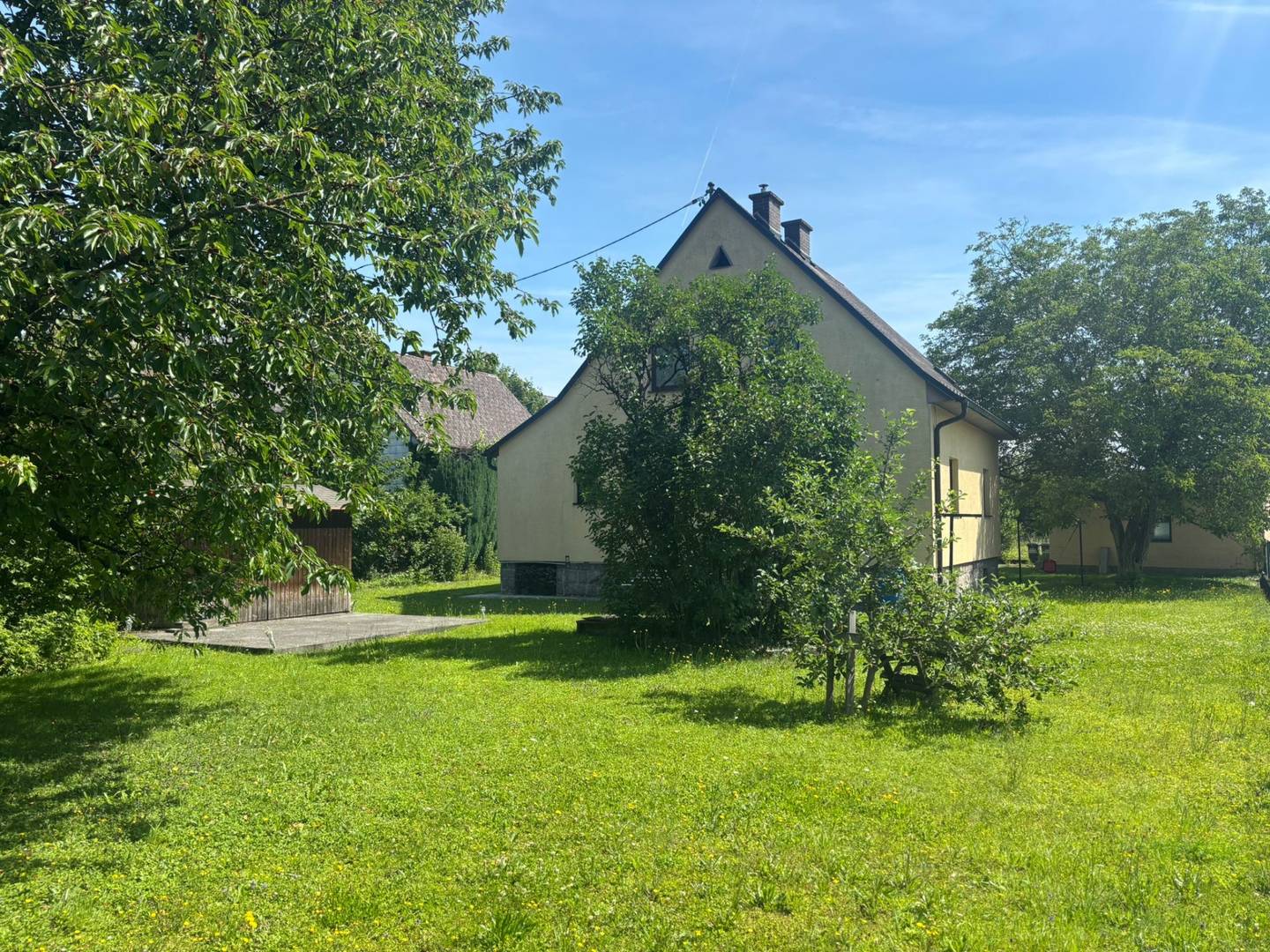 Solid single-family house with spacious garden