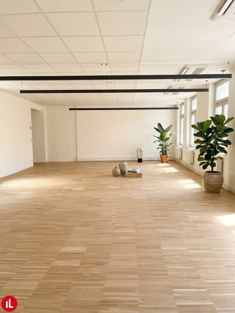 Office space with elevator and accessibility in prime location
