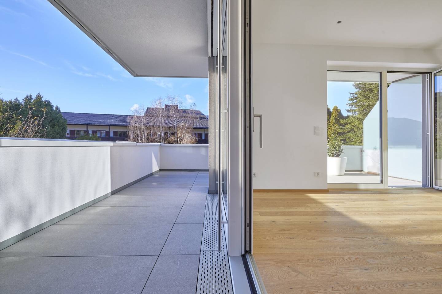 Helle Neubauwohnung mit Balkon und Terrasse in Gmunden