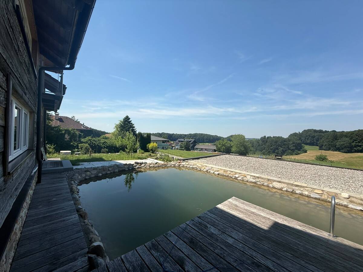 Family house with terrace and swimming pond