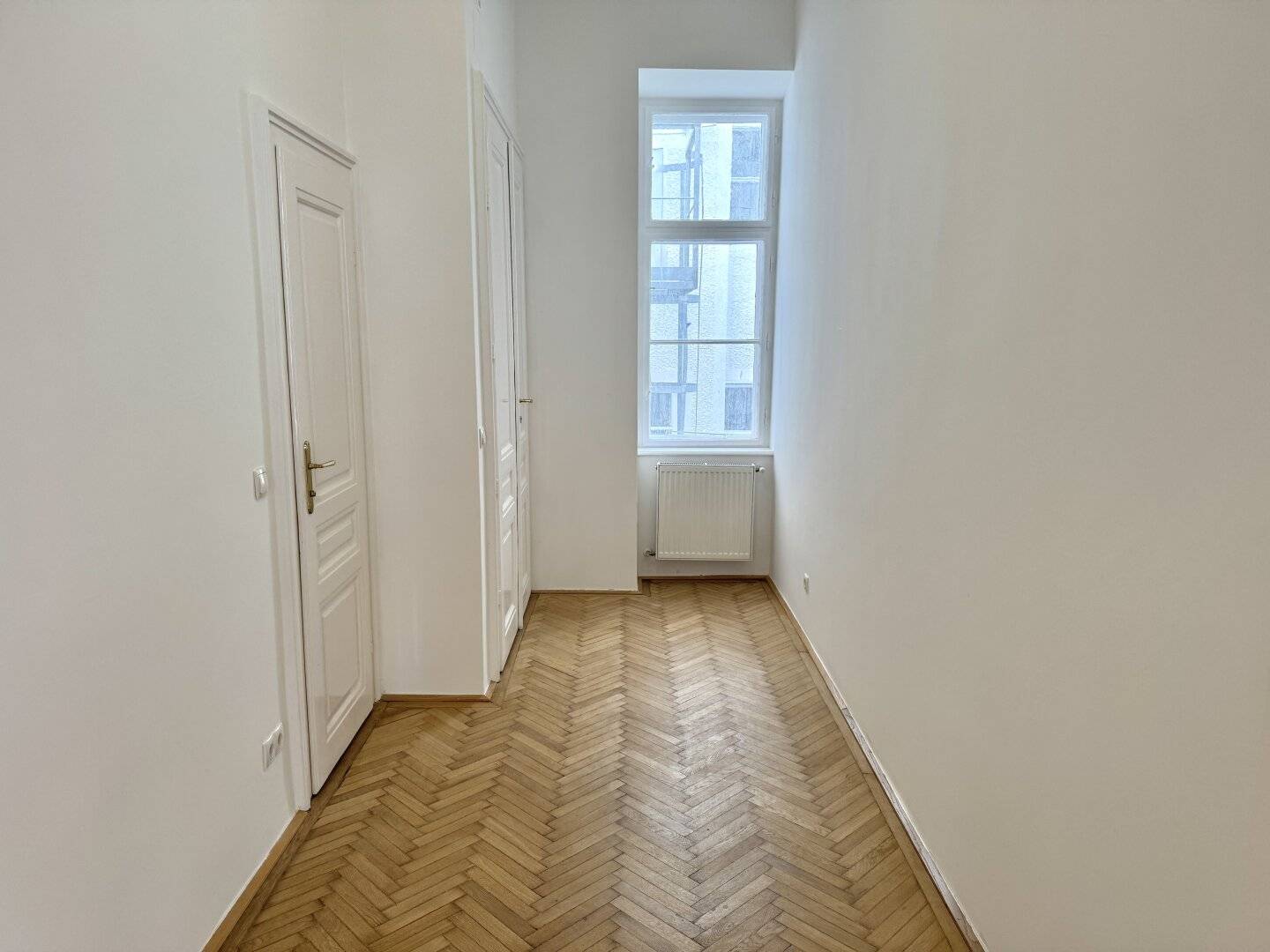 Altbauwohnung mit Erker und bewilligtem Balkon
