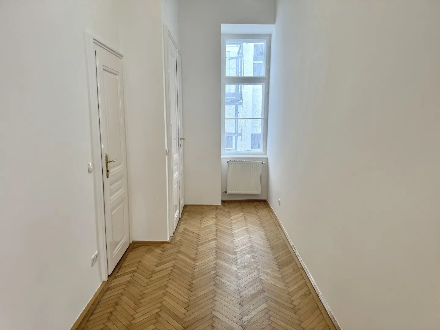 Altbau apartment with bay window and approved balcony