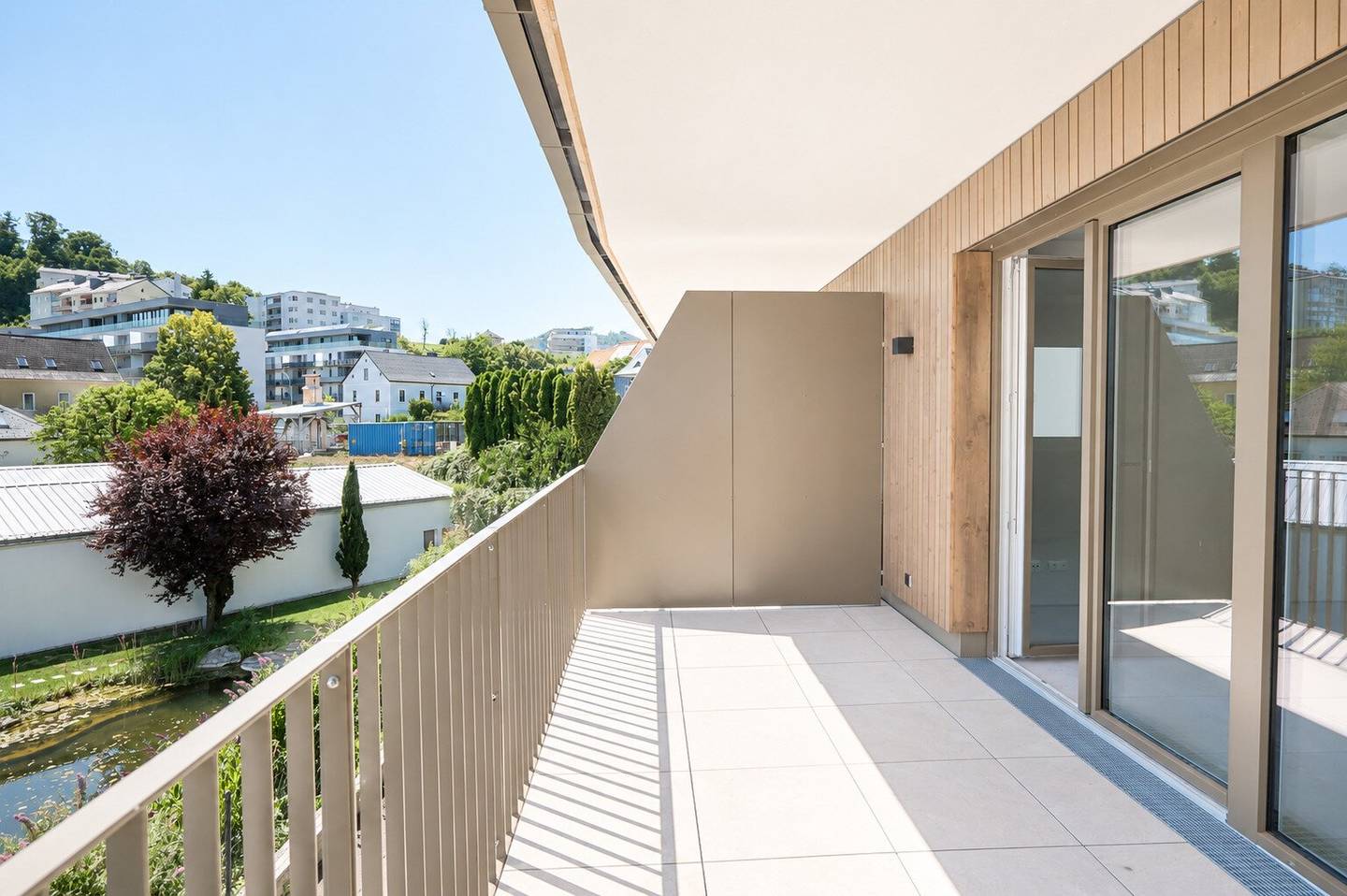 Neubauwohnung mit Balkon und Bergblick im Stadtzentrum