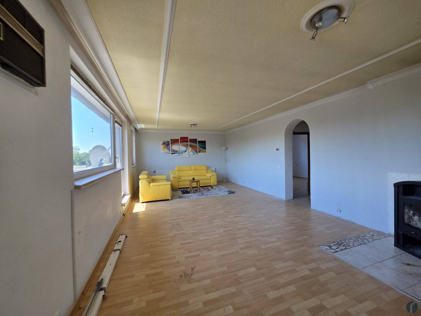 House with garden balcony and daylight basement in quiet location