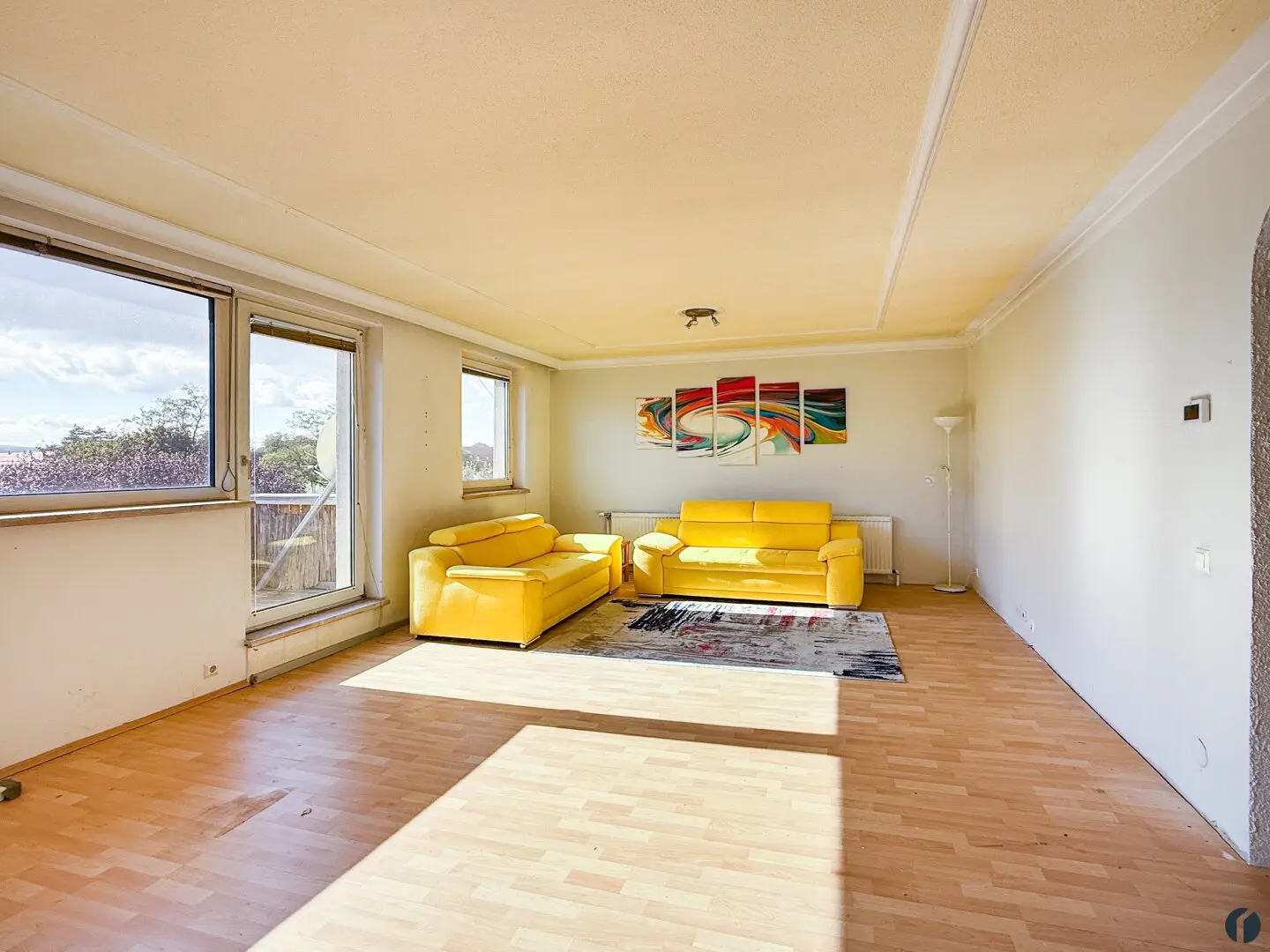 House with garden balcony and daylight basement in quiet location