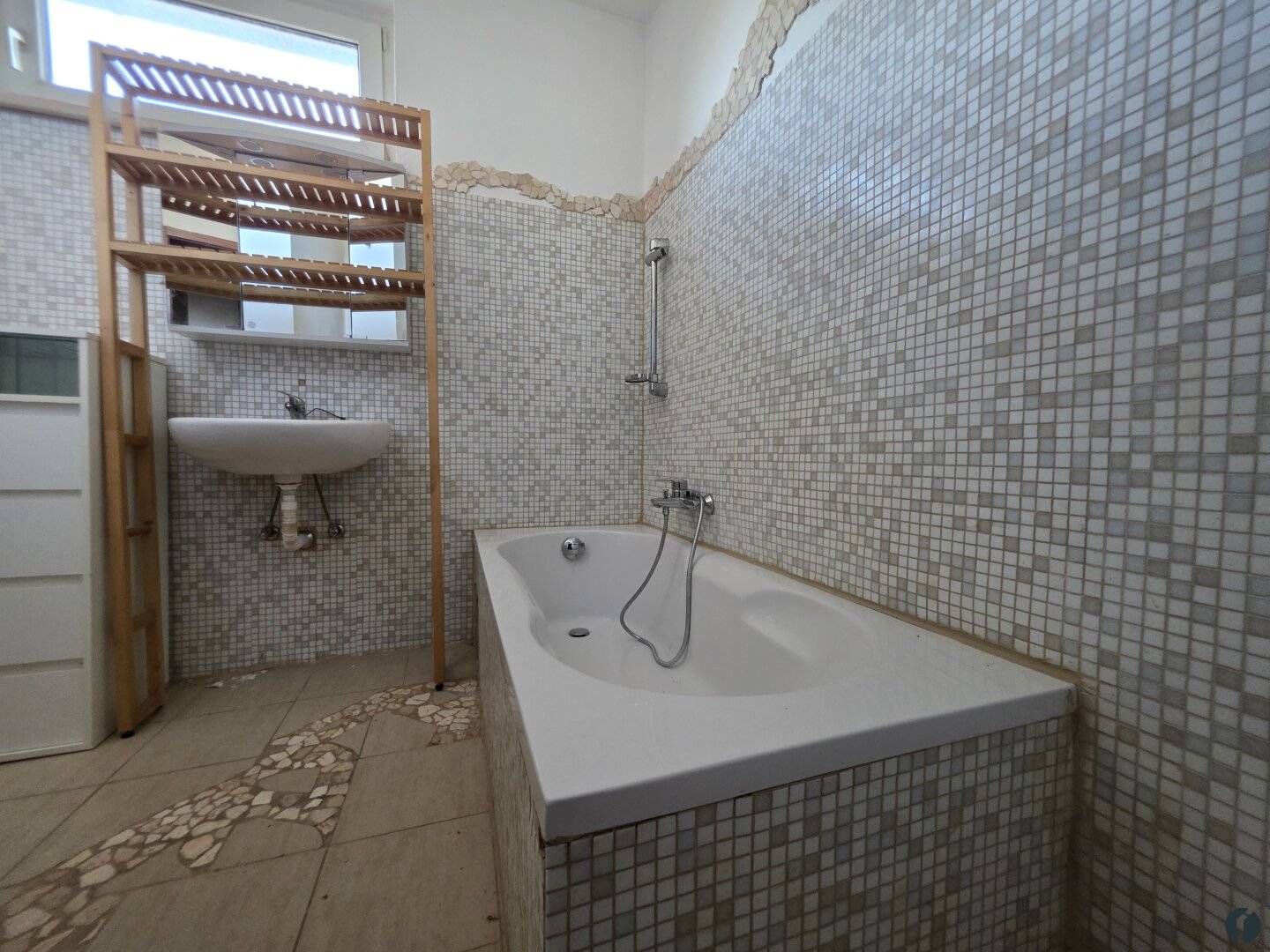 House with garden balcony and daylight basement in quiet location