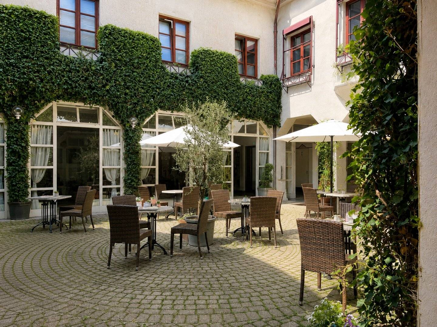 Etabliertes Stadtcafé mit großer Terrasse im Herzen von Purkersdorf