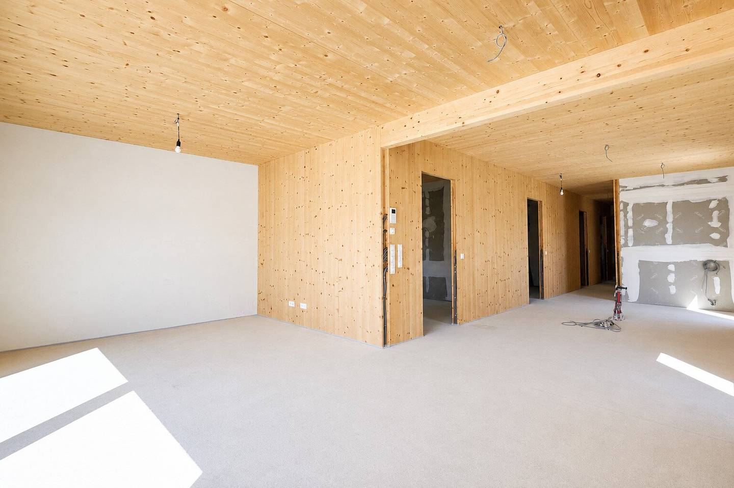 Dachgeschosswohnung mit zwei Balkonen und Bergblick