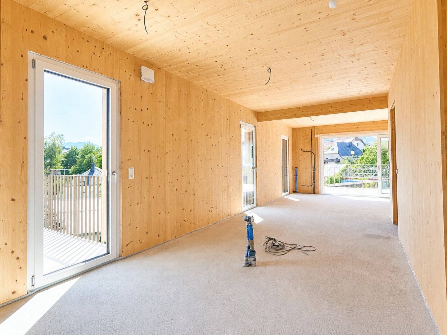 Dachgeschosswohnung mit zwei Balkonen und Bergblick