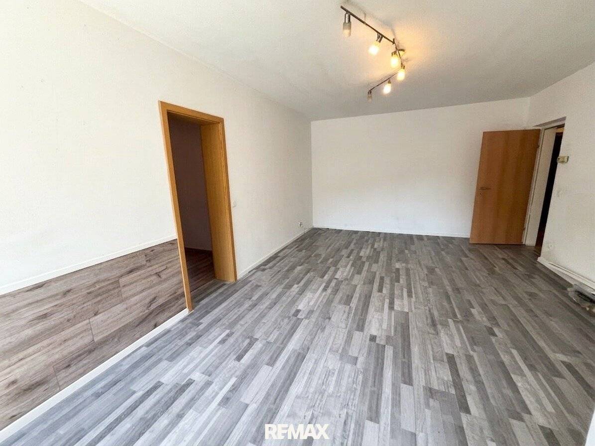 Helle Erdgeschosswohnung mit Loggia und Grünblick