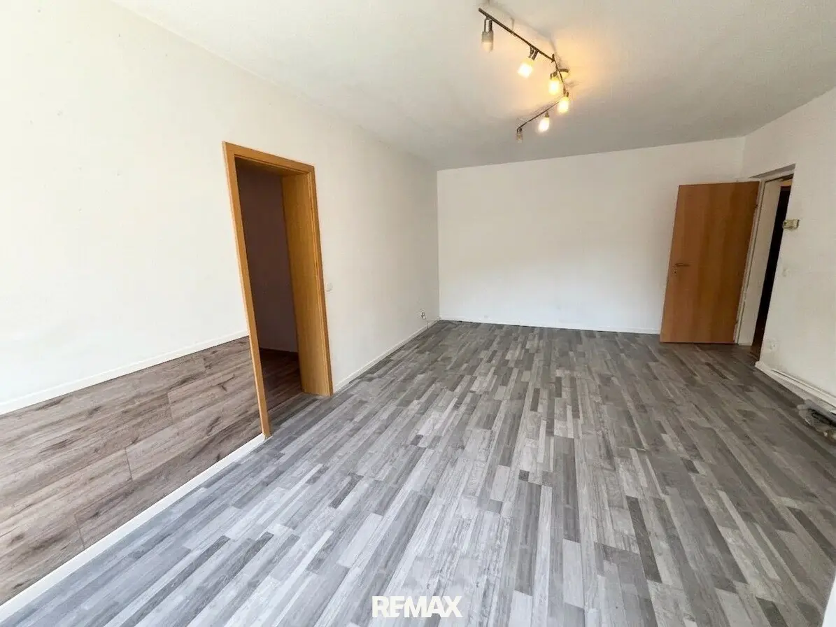 Helle Erdgeschosswohnung mit Loggia und Grünblick