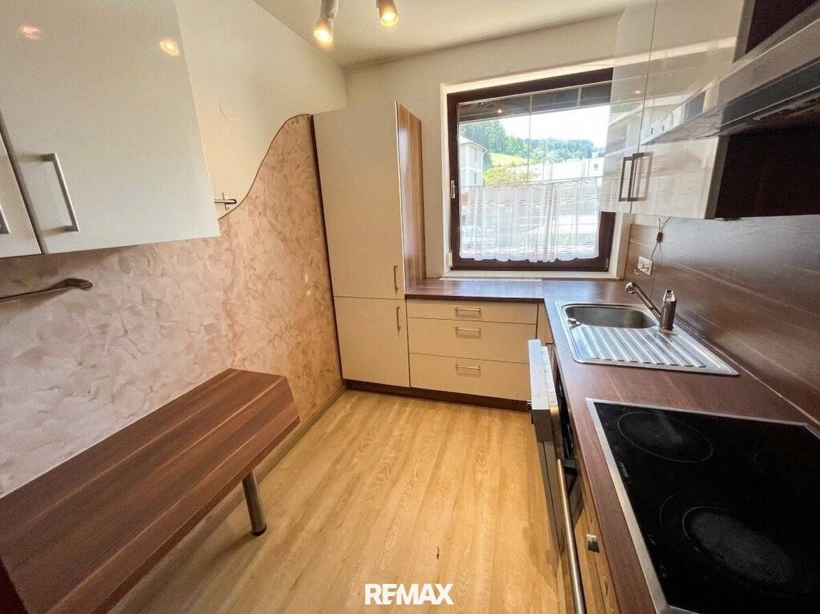 Helle Erdgeschosswohnung mit Loggia und Grünblick