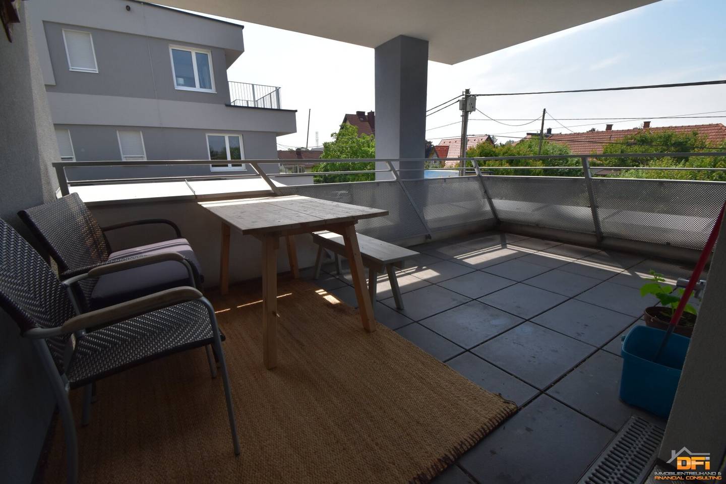 BALKONTRAUM NAHE ALTE DONAU: Großzügige 4-Zimmer Wohnung mit 2 Balkonen/Terrassen und Parkplatz