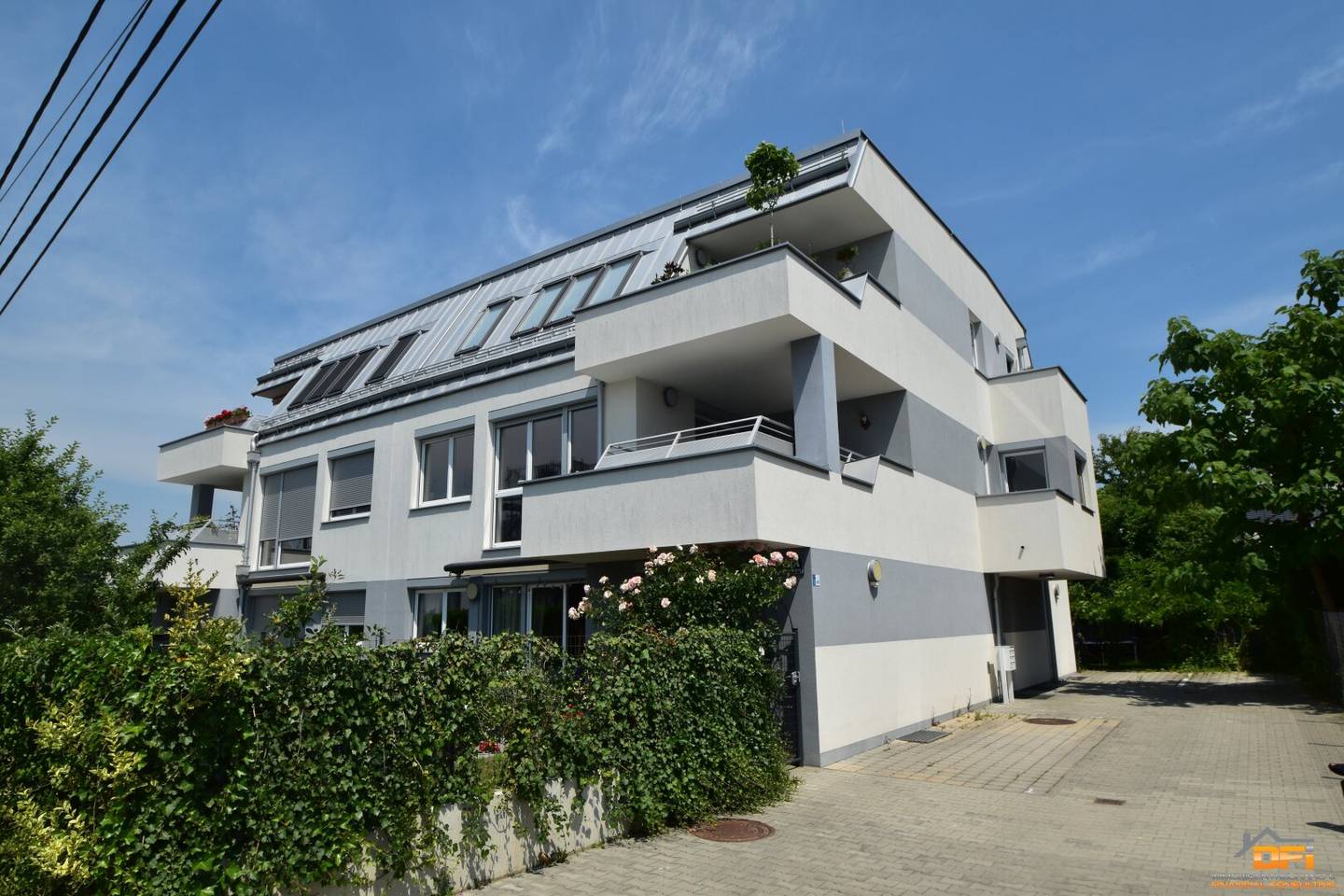 BALKONTRAUM NAHE ALTE DONAU: Großzügige 4-Zimmer Wohnung mit 2 Balkonen/Terrassen und Parkplatz
