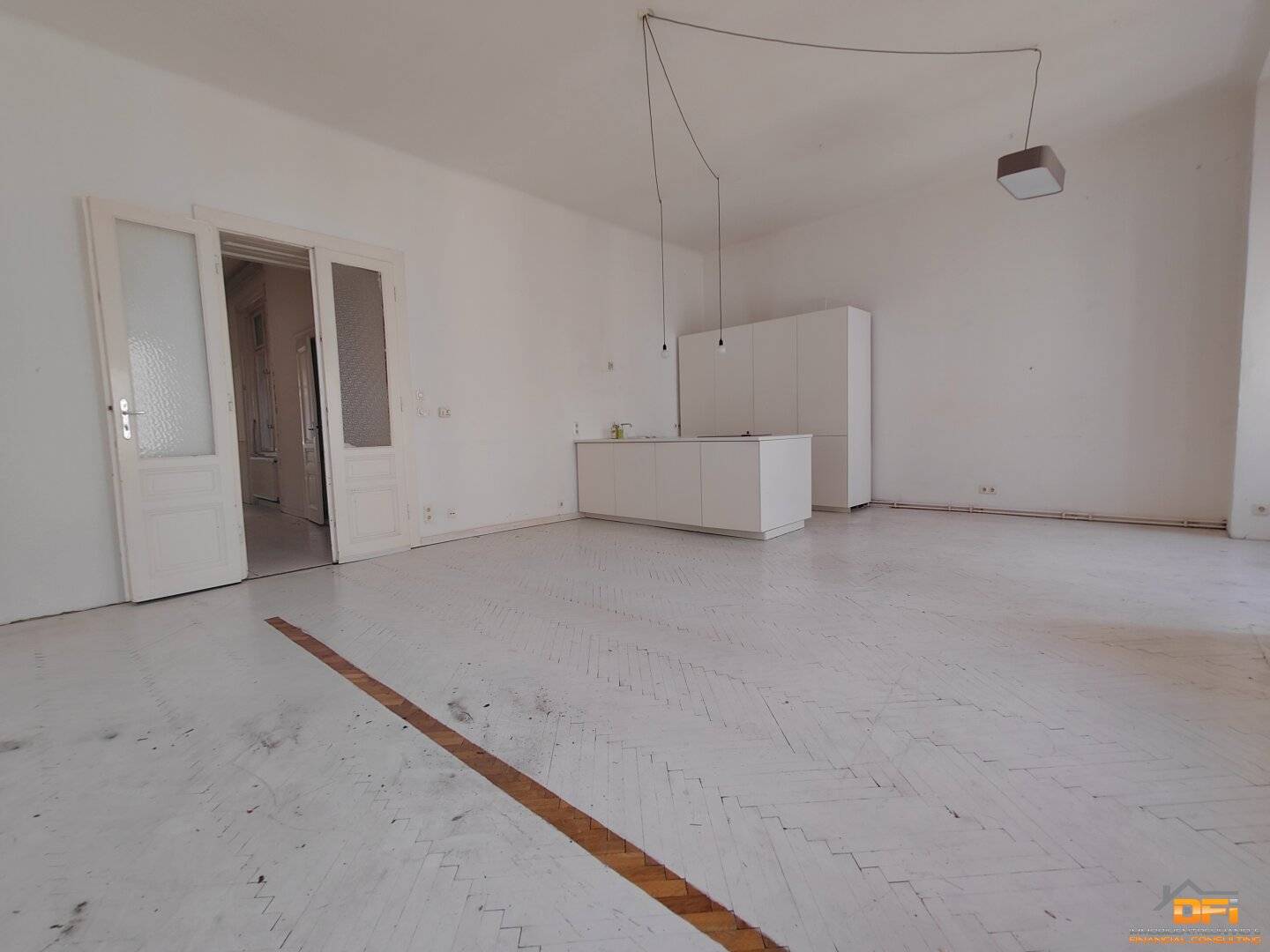 CITY APARTMENT IN 1070 VIENNA: Stylish 4-room apartment with small balcony