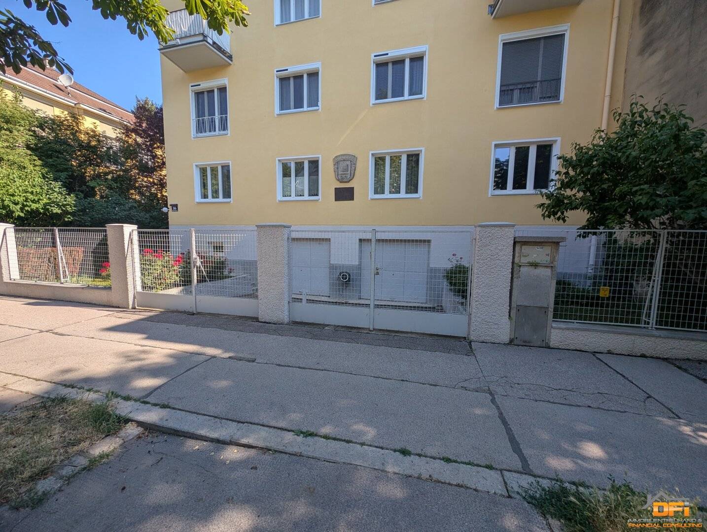 Single garage well laid out with private driveway