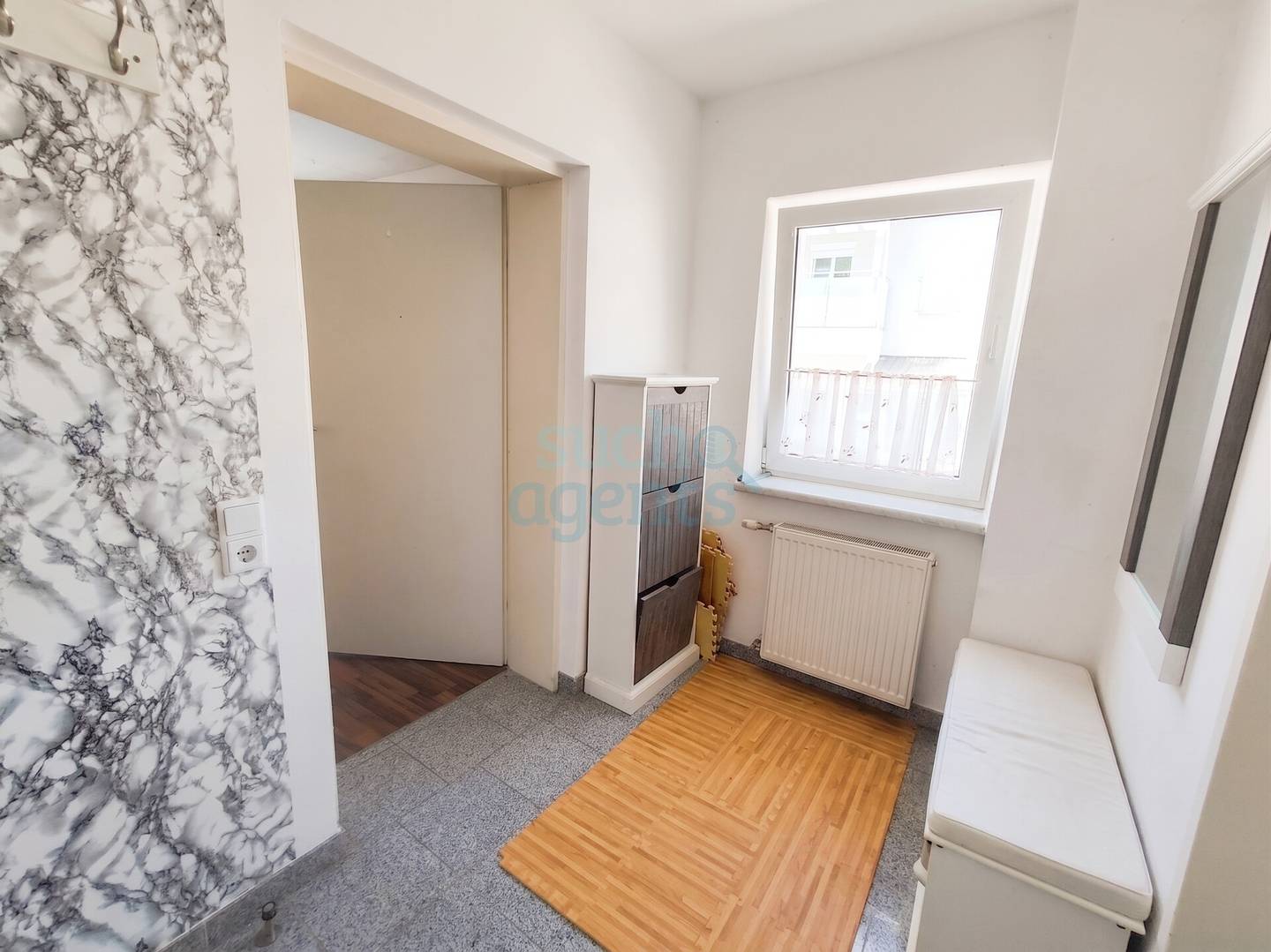 Renovated ground floor apartment with garden share and parking space