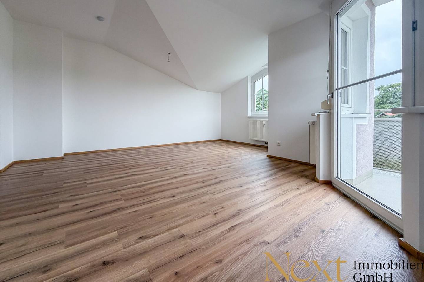 Sanierte Wohnung mit Balkon und Parkplatz in ruhiger Lage