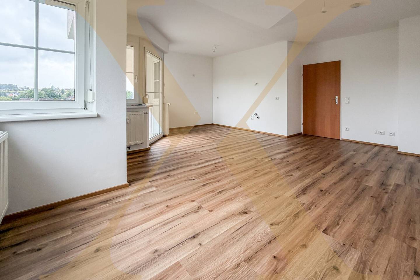 Sanierte Wohnung mit Balkon und Parkplatz in ruhiger Lage