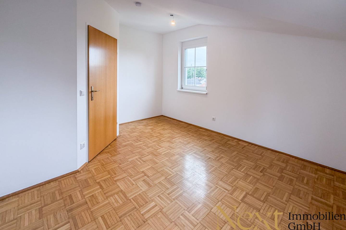 Sanierte Wohnung mit Balkon und Parkplatz in ruhiger Lage