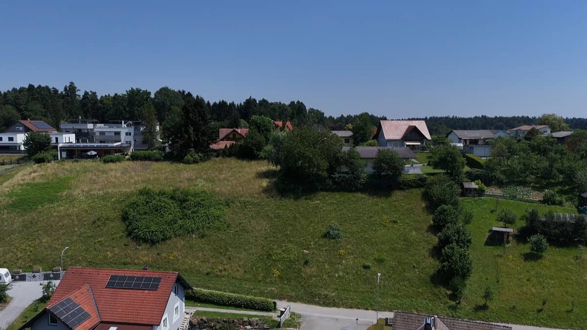 Sonniges Baugrundstück mit unverbaubarer Aussicht