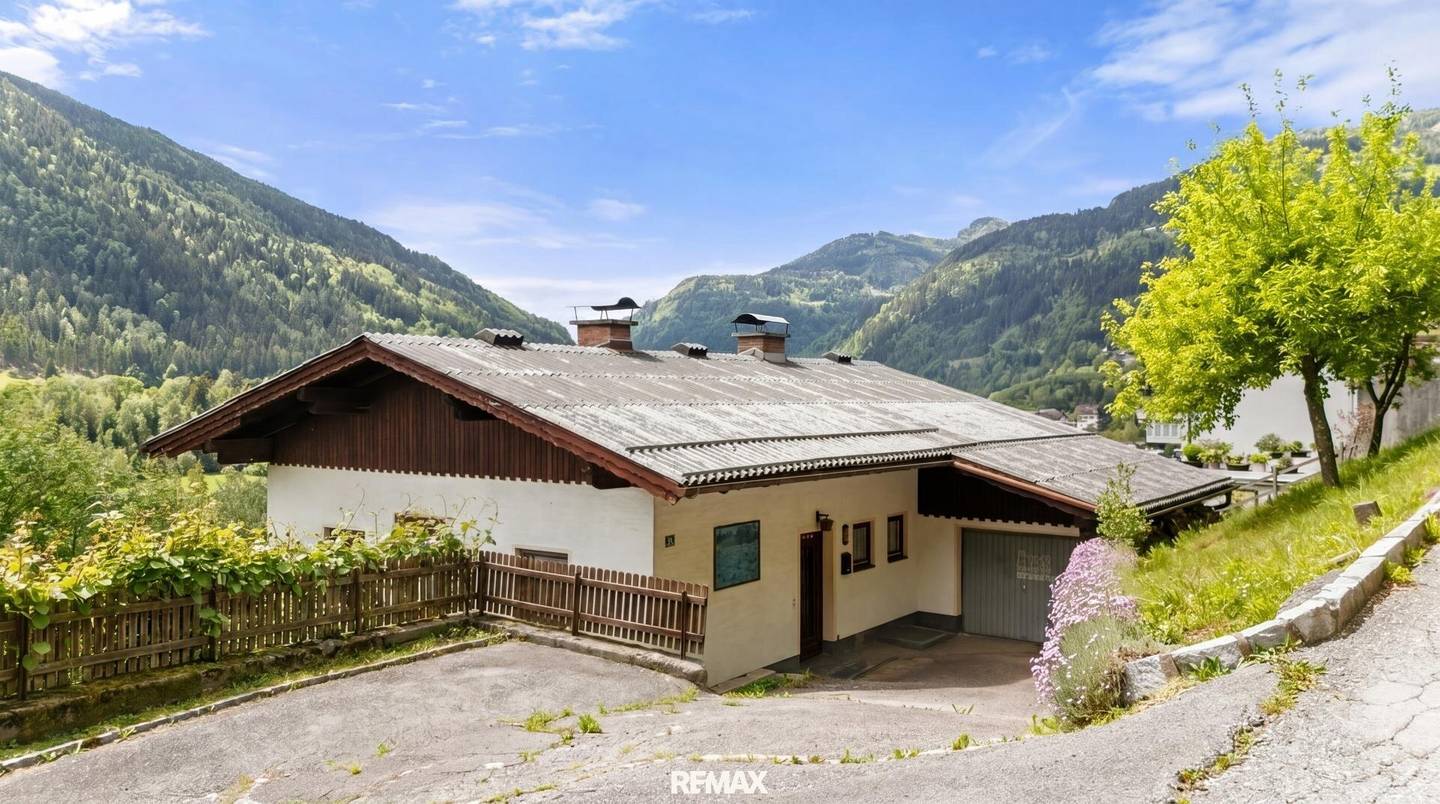 Einfamilienhaus mit Balkon und Terrasse in sonniger Lage