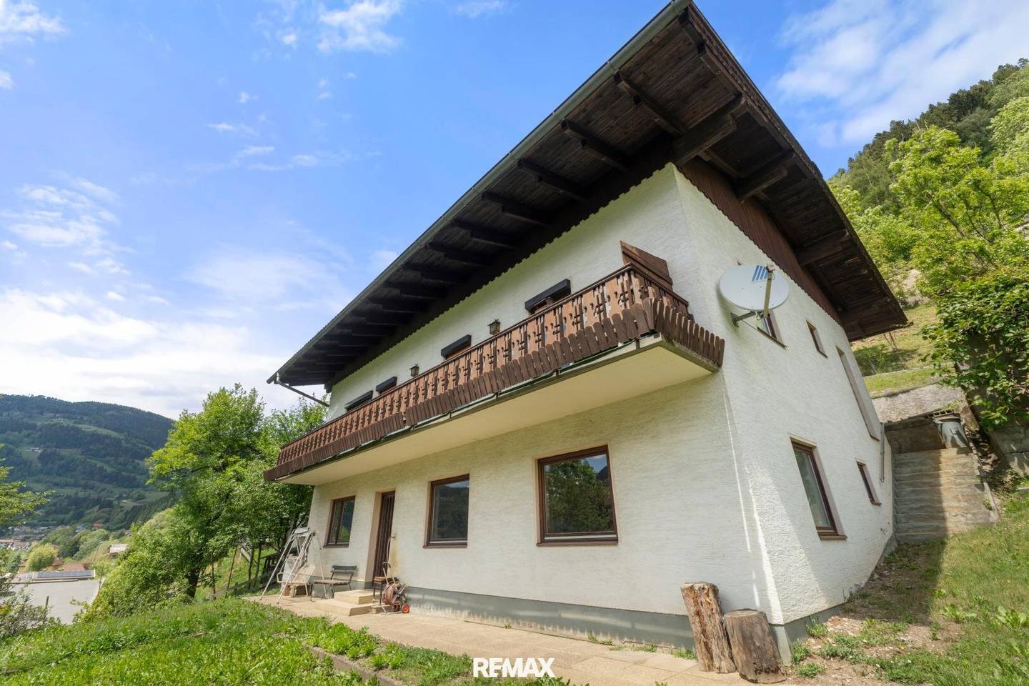 Einfamilienhaus mit Balkon und Terrasse in sonniger Lage