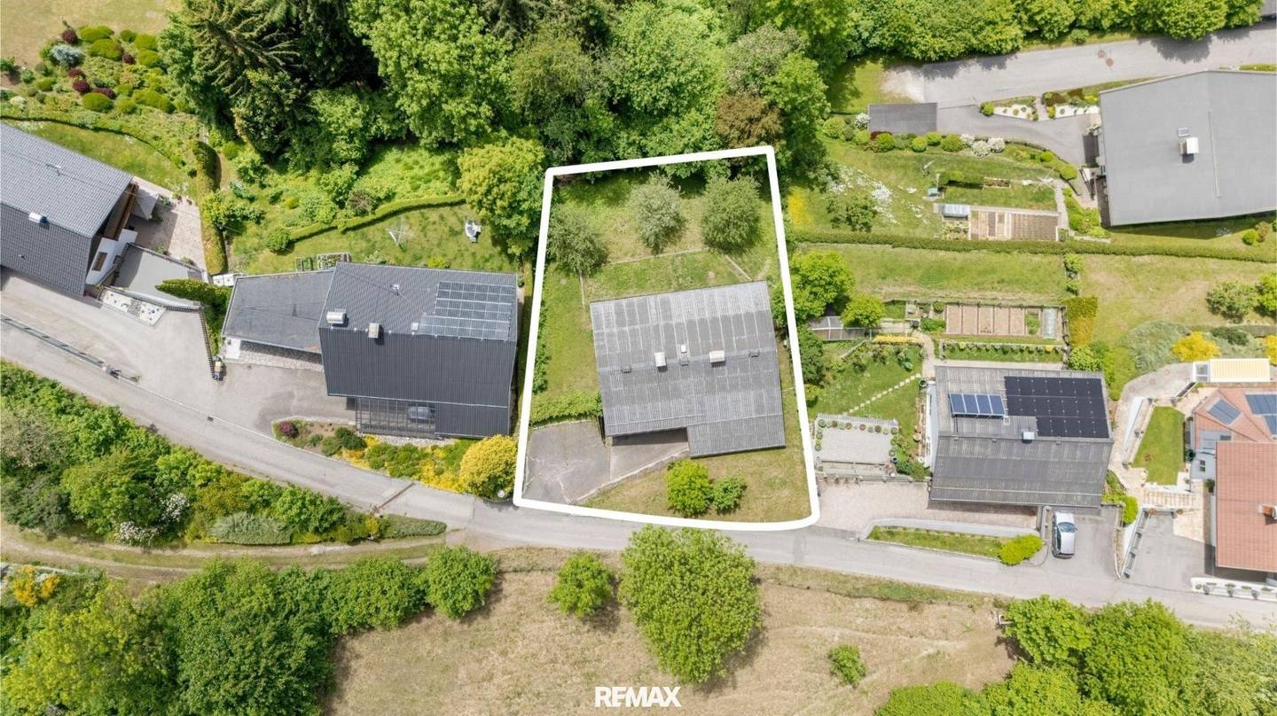 Einfamilienhaus mit Balkon und Terrasse in sonniger Lage
