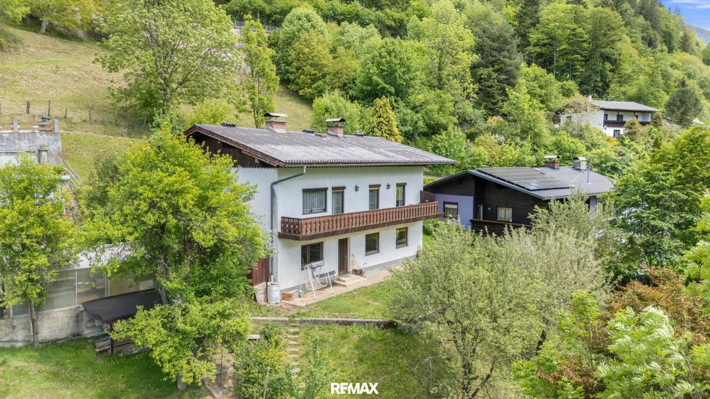 Einfamilienhaus mit Balkon und Terrasse in sonniger Lage