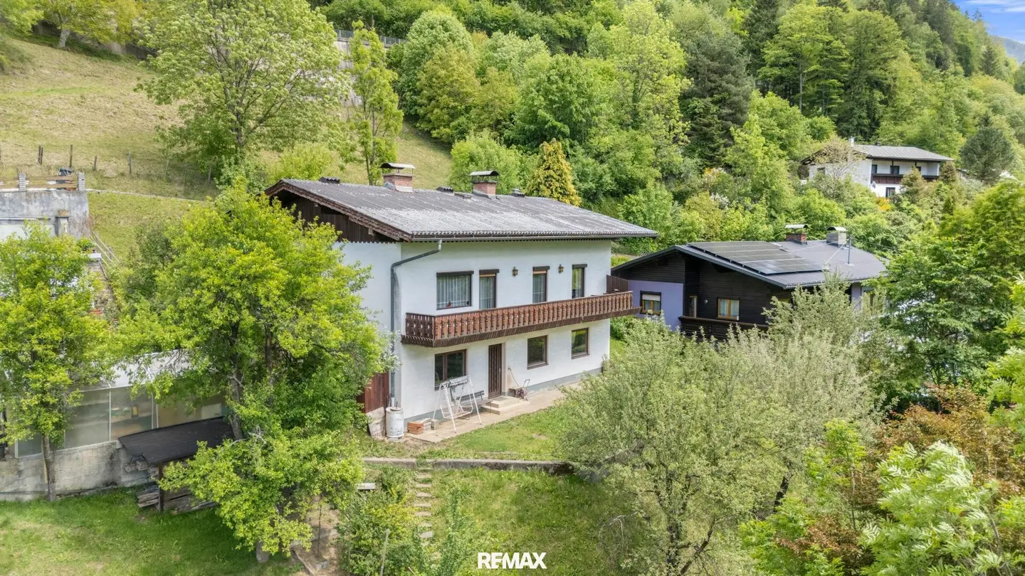 Family house with balcony and terrace in sunny location