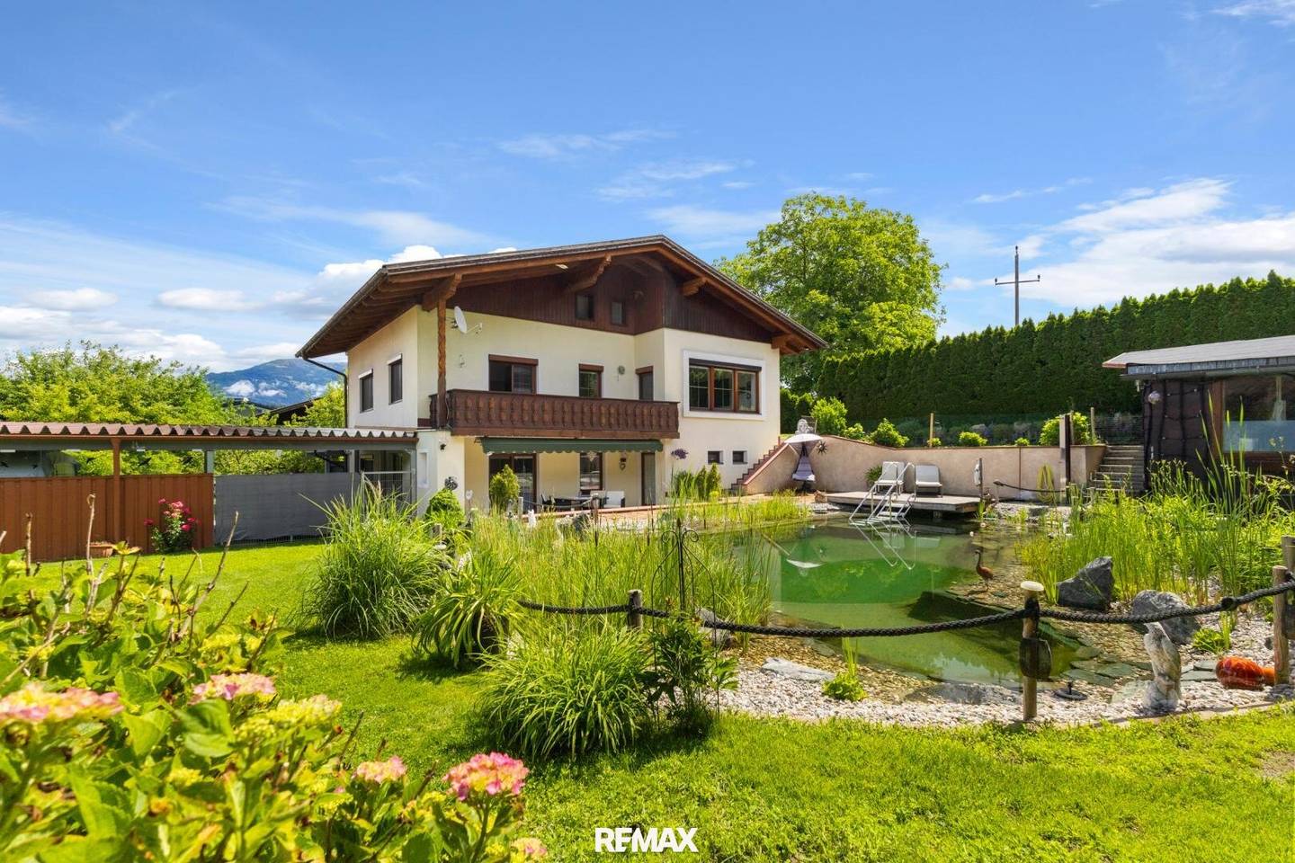 Einfamilienhaus mit Schwimmteich und Garage in Baldramsdorf