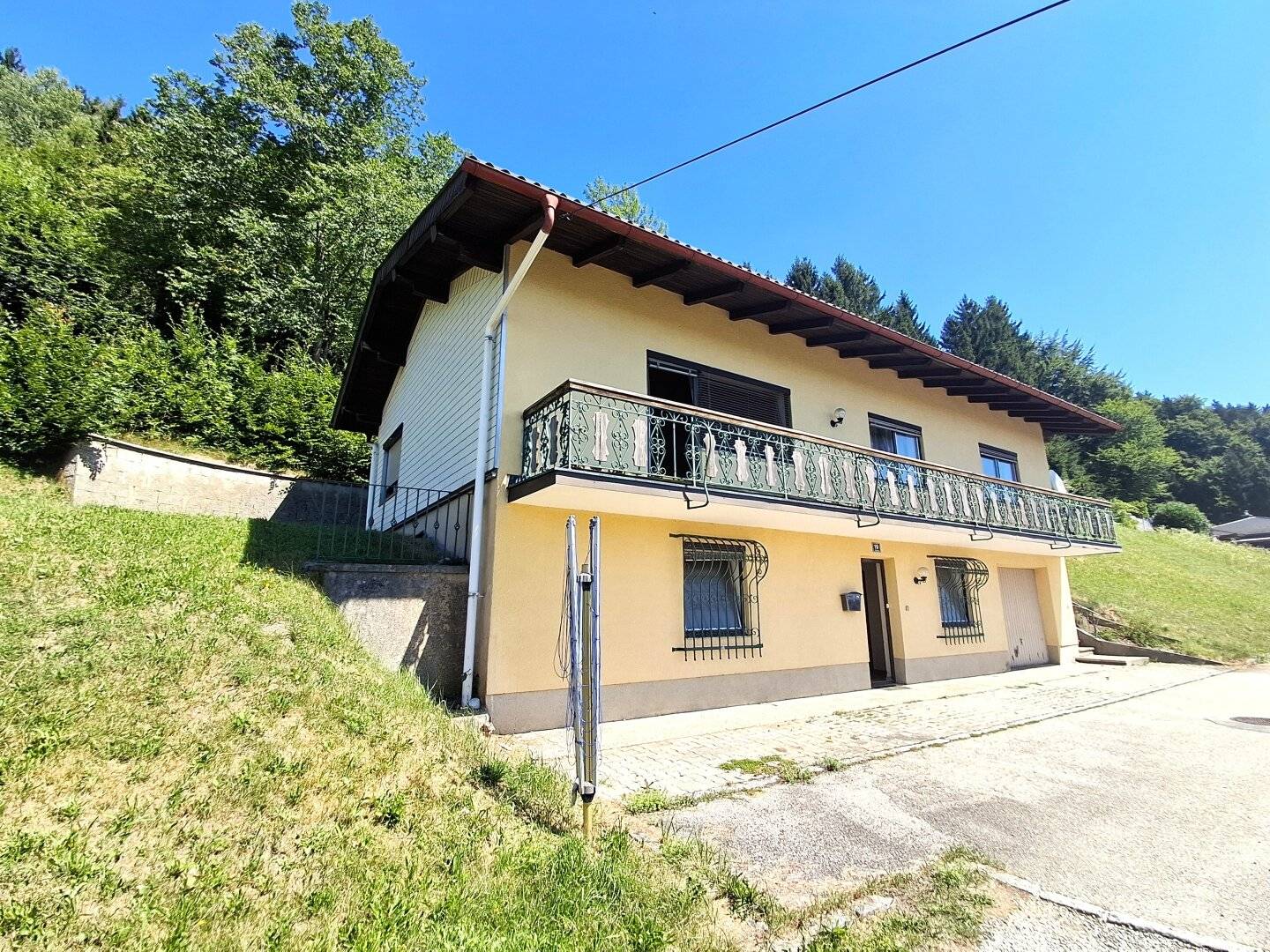 Bungalow with panoramic view and large plot