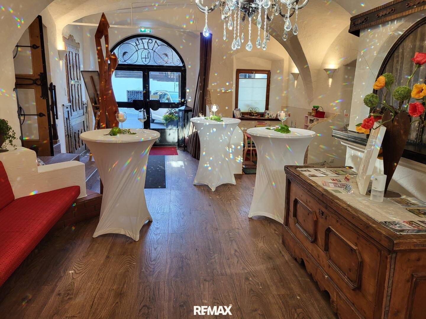 Gastronomie mit Terrasse und Gästezimmern im Drautal