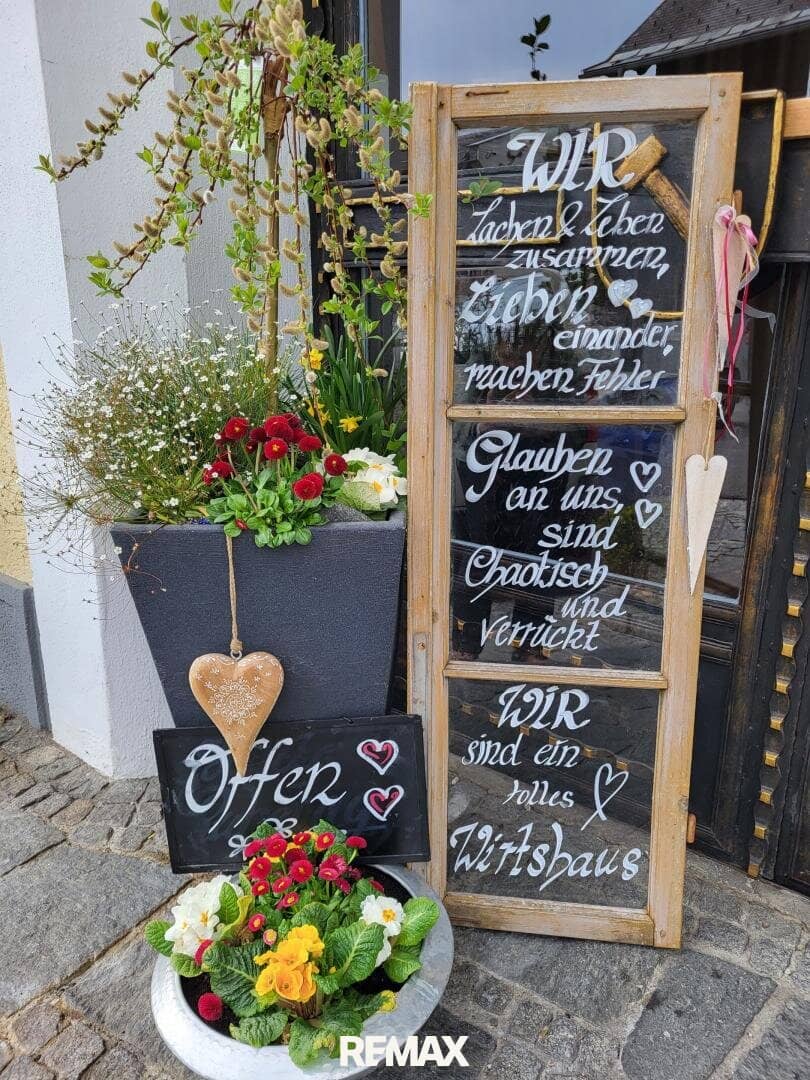 Gastronomie mit Terrasse und Gästezimmern im Drautal