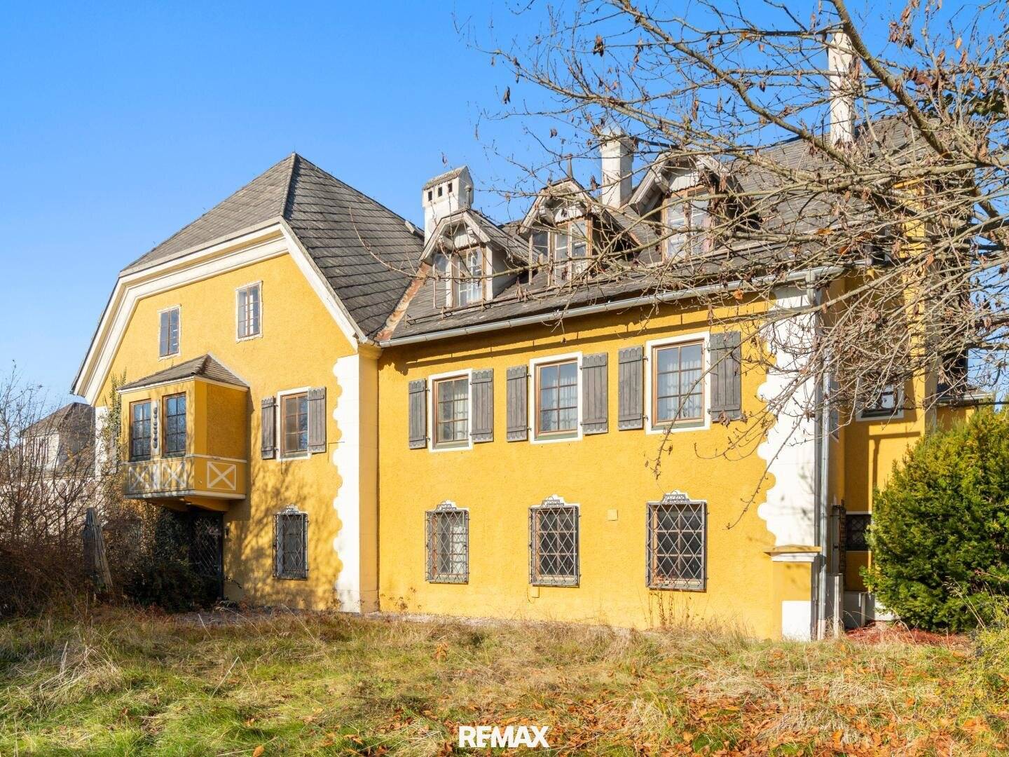 Herrenhaus mit parkartigem Garten