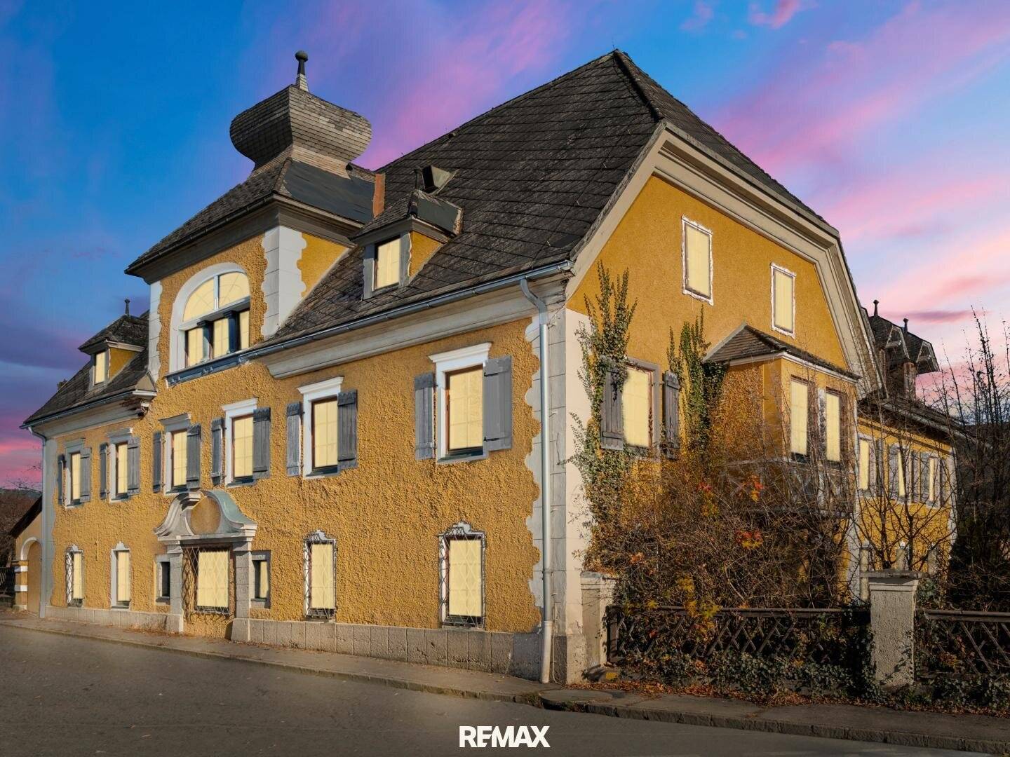 Herrenhaus mit parkartigem Garten