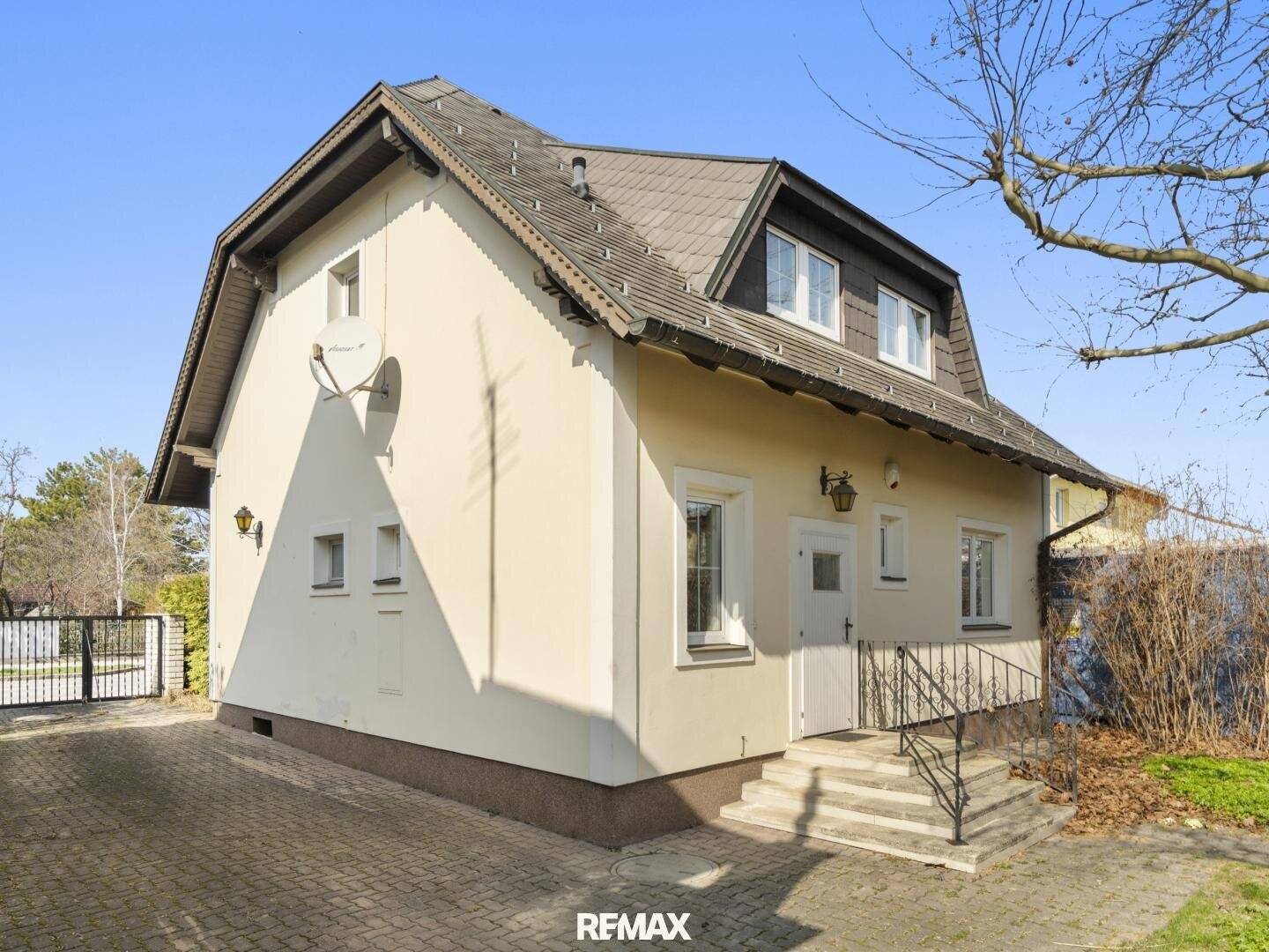 Gepflegtes Einfamilienhaus mit Garten und Kachelofen