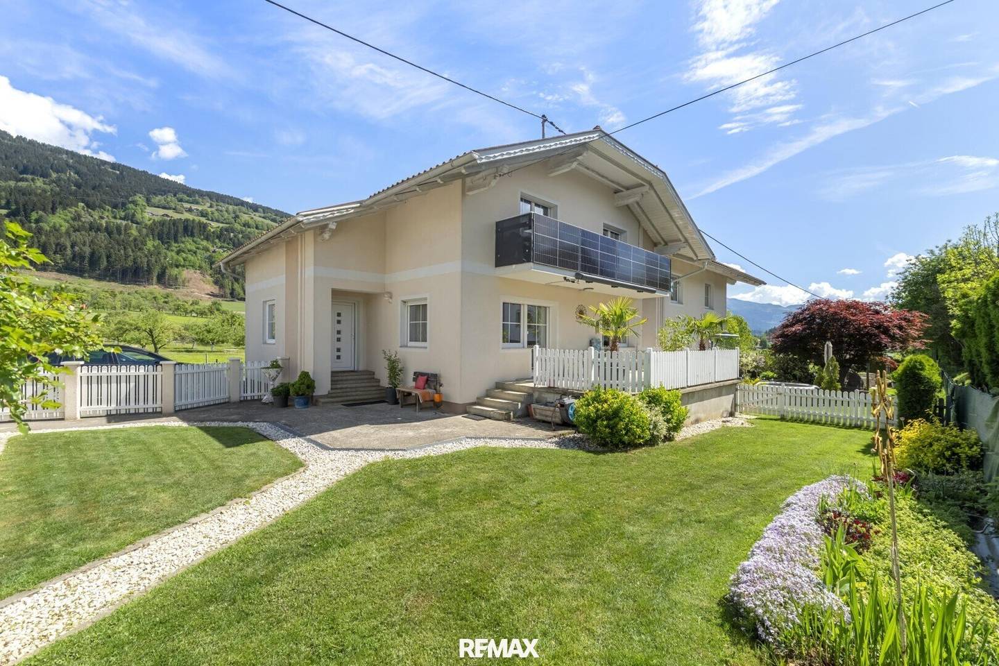 Zweifamilienhaus mit Garten und Photovoltaik in ruhiger Bestlage