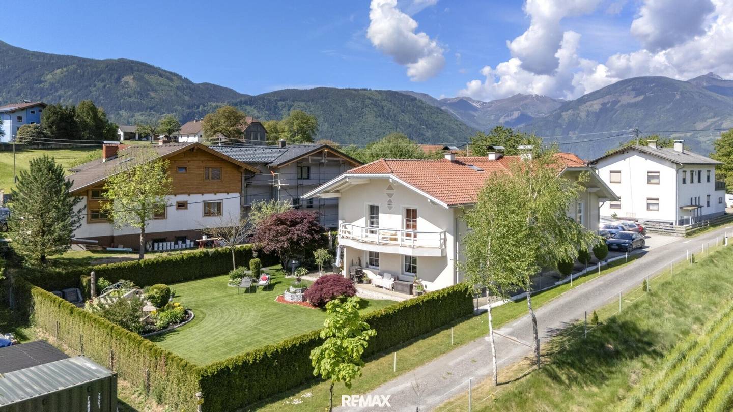 Zweifamilienhaus mit Garten und Photovoltaik in ruhiger Bestlage