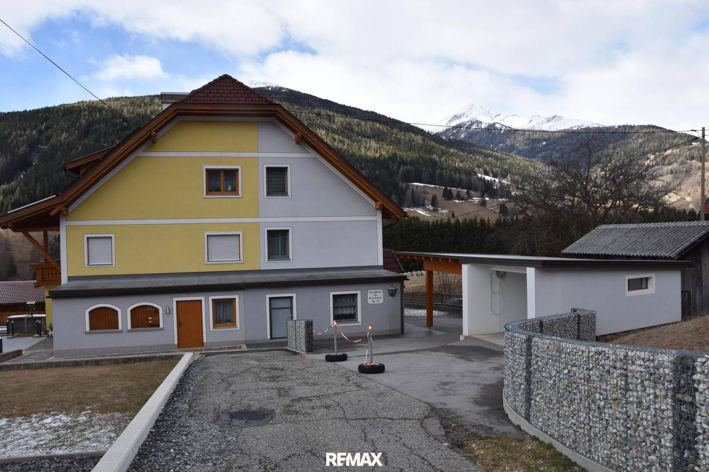 Semi-detached house with balcony and terrace near Katschberg
